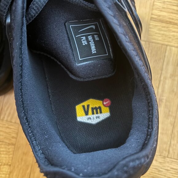 Nike Air Vapormax Plus Sneakers - Picture 7 of 8